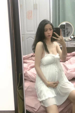 2 clip hot của cô vợ bầu nhưng dâm nhà em trước khi nằm ổ