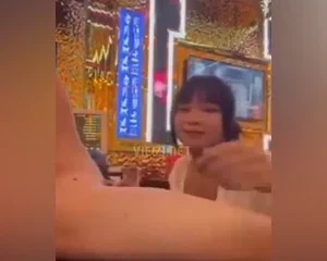 Bú cu anh khách trong phòng hát Karaoke anh bo 5 xị | VIET69