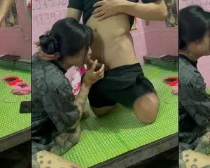 Chim cong mà em trai yếu quá chị Thương đen vừa bú đã xuất tinh | VIET69