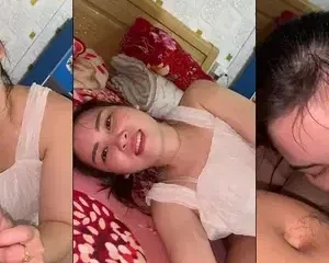 Chim ngon quá em cười tươi vừa nâng niu vừa miệt mài mút | VIET69