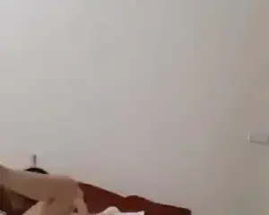 Đang chơi anh rút ra cúi xuống vét bướm làm em sướng không kịp thở | VIET69