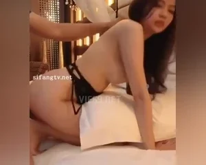 Đang doggy sướng anh lại rút ra bắn tinh vào mồm | VIET69