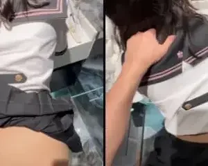 Dập em nữ sinh trước gương nhà vệ sinh | VIET69