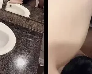 Phận làm trai bị em kéo vào wc bắt vét máng xong đái vào mặt | VIET69