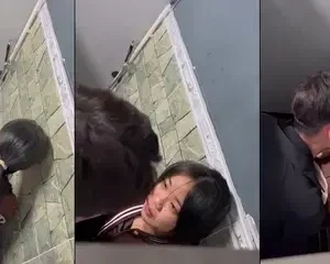 Quay lén đôi bạn thân đi họp lớp lén lút làm tình trong wc nhà hàng | VIET69