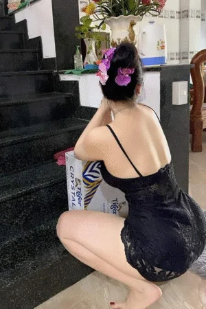 Rủ em trai uống bia, chị gái bất ngờ bị mò hến lúc nửa đêm