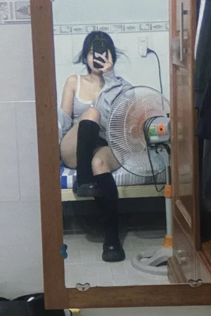 Tình yêu đơn giản không quà cáp qua phòng trọ em là được