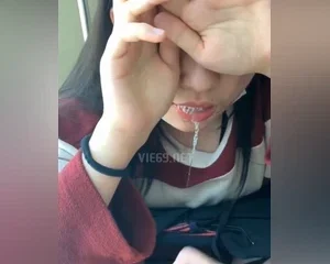 Trốn học ra cầu thang đi bộ bú cu cho bạn trai rồi chổng mông cho bạn doggy | VIET69