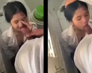 Trốn tiết đưa cô bạn thân vào nhà vệ sinh trường bú cu khủng | VIET69