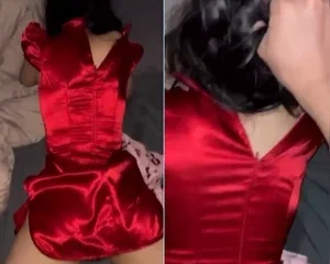 Túm tóc doggy em gái váy đỏ bú cặc nhiệt tình | VIET69