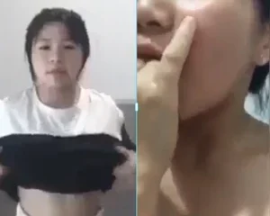 Video call cùng bé teen cực non thẩm du trong nhà vệ sinh | VIET69