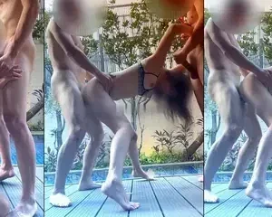 Để bạn thân chơi threesome với bé sugar baby chân dài xinh xắn bên bể bơi