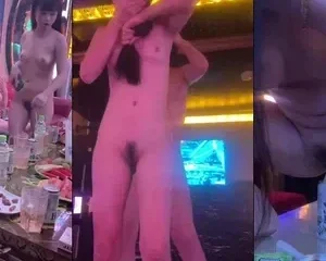 Karaoke khỏa thân mấy anh em bất ngờ với kỹ năng dùng bướm gắp xoài của em KTV